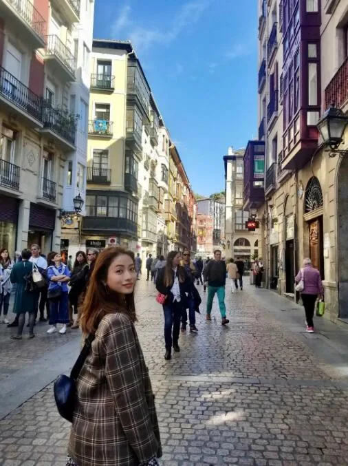 石原里美的西班牙本色旅行海报